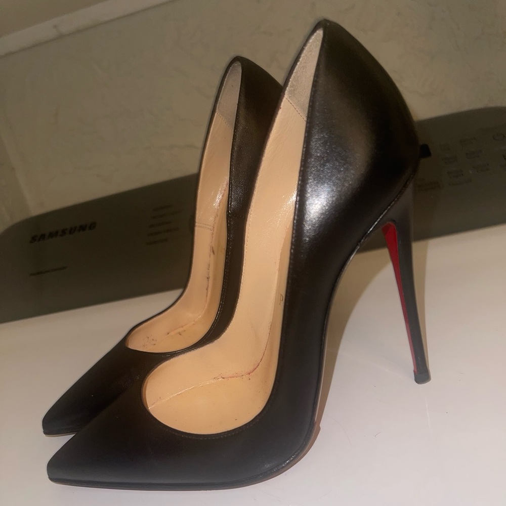 Christian Louboutin
So Kate leather Pointed-Toe Red Sole Pump